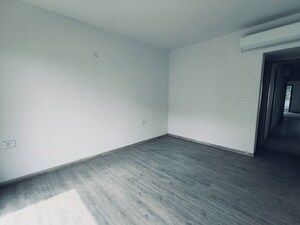 Room in 3 BHK Apartment at Smart World Orchard, Sector 61 – for Rent