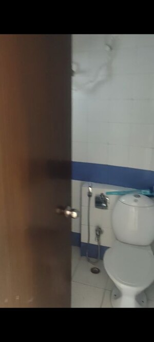 Bathroom in 3 BHK Apartment at Omaxe City, Omaxe City – for Rent