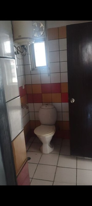 Bathroom in 3 BHK Apartment at Omaxe City, Omaxe City – for Rent