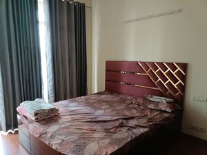 Bedroom in 2 BHK Apartment at Central Park Resorts, Sector 48 – for Rent
