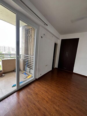 Room in 3 BHK Builder Floor at BPTP Floors, Sector 70 – for Sale