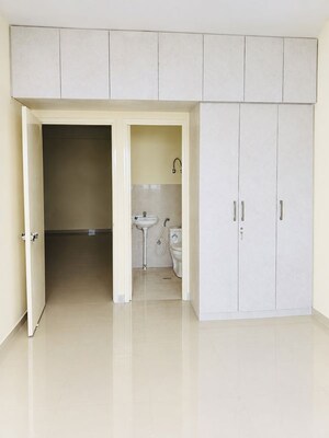 Room in 2 BHK Apartment at Pyramid Midtown, Sector 59 – for Rent