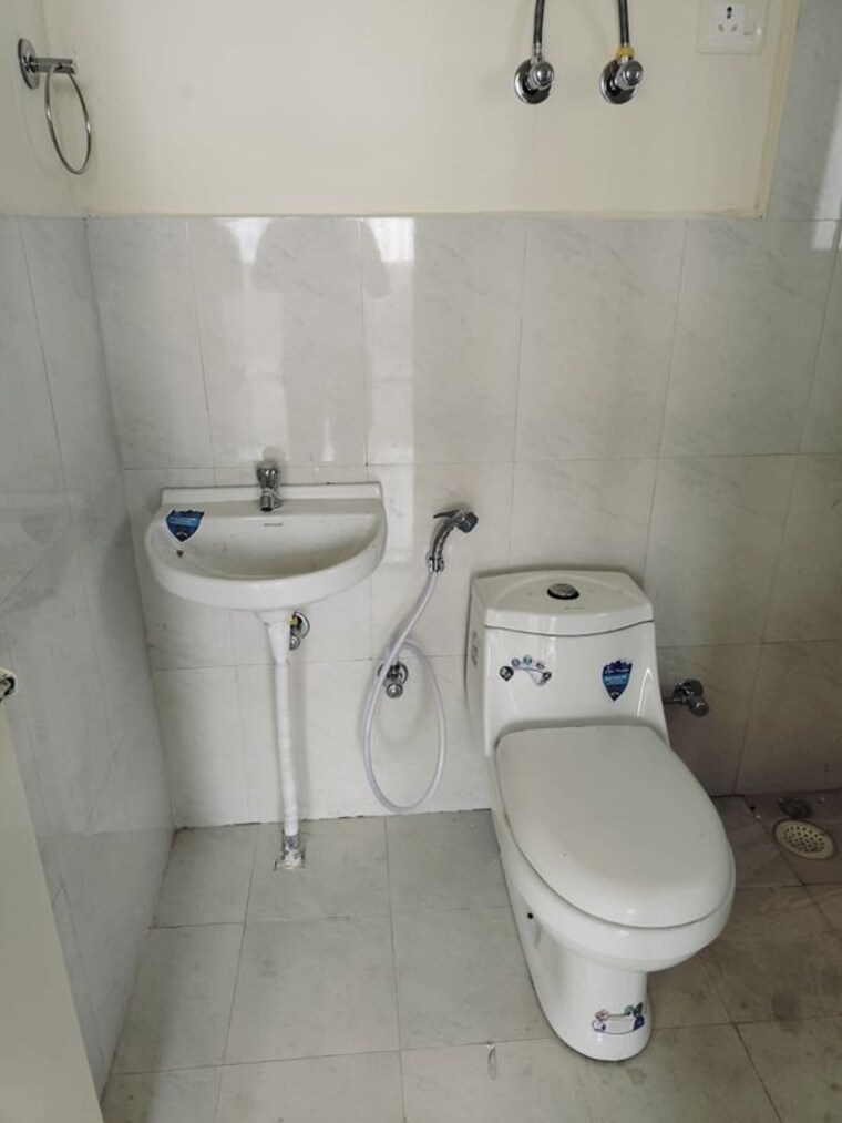Bathroom, pyramid-midtown 2 Bedroom 800 Sq.Ft. Apartment In Sector 59 Gurgaon 10674133