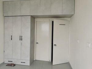 Room in 2 BHK Apartment at Pyramid Midtown, Sector 59 – for Rent