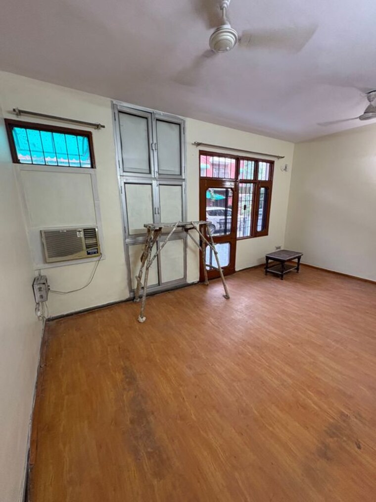 Room, sector 61 3 Bedroom 1000 Sq.Ft. Builder Floor In Sector 61 Chandigarh 10674161