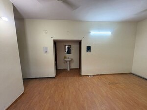 Room in 3 BHK Builder Floor at Sector 61 – for Rent