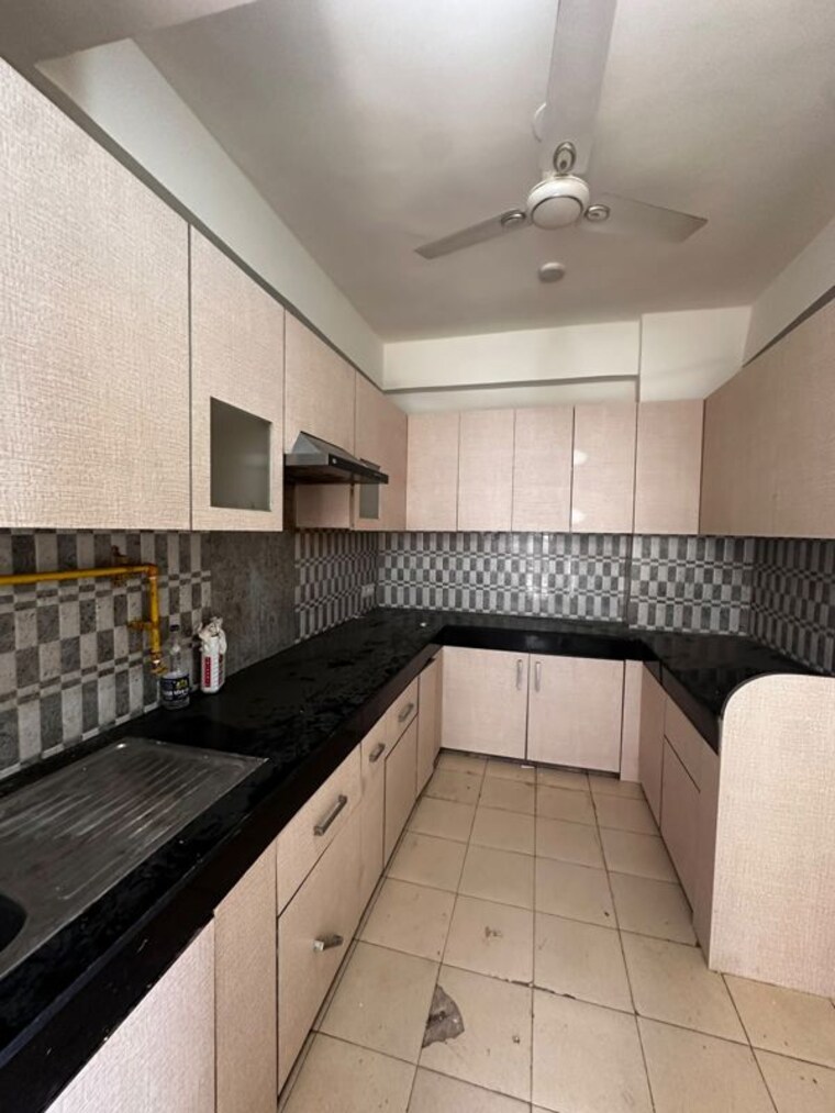 Kitchen, tulip-violet 3 Bedroom 1578 Sq.Ft. Apartment In Sector 69 Gurgaon 10674155