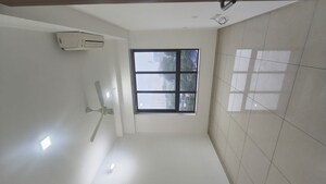 Room in 3 BHK Apartment at Shapoorji Pallonji Vicinia, Powai – for Rent