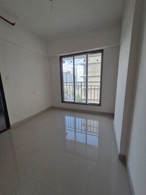 Room in 2 BHK Apartment at Vardhan Royale, Malad East – for Rent