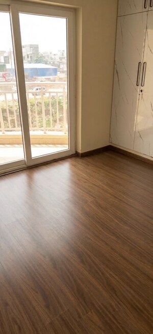 Room in 3 BHK Apartment at Rise Organic Ghar, Lal Kuan – for Rent