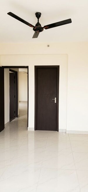 Room in 3 BHK Apartment at Rise Organic Ghar, Lal Kuan – for Rent