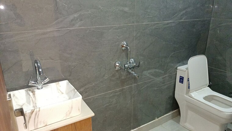 Bathroom, vaishali sector 2 1 Bedroom 550 Sq.Ft. Builder Floor In Vaishali Sector 2 Ghaziabad 10674217