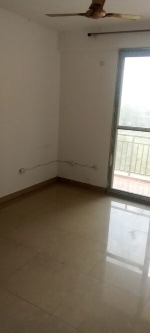 Room in 2 BHK Apartment at Parker White Lily, Sector 8 – for Rent