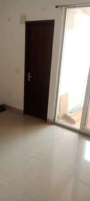 Room in 2 BHK Apartment at Parker White Lily, Sector 8 – for Rent