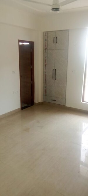 2 BHK Apartment For Rent in Parker White Lily, Sector 8