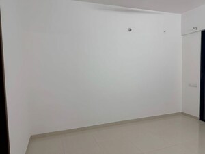 Room in 2 BHK Apartment at Kohinoor Sportsville, Hinjewadi – for Rent