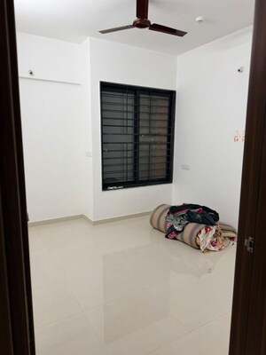 Room in 2 BHK Apartment at Kohinoor Sportsville, Hinjewadi – for Rent