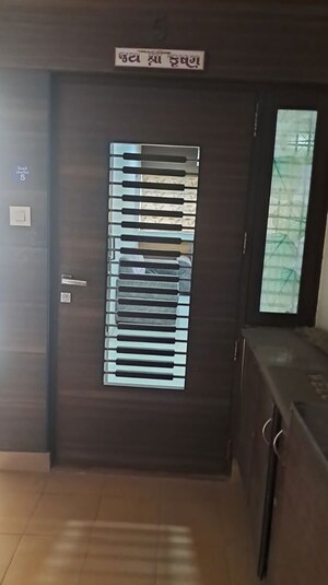  3 BHK Apartment at Ellisbridge – for Rent