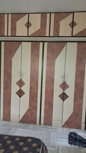 Room in 3 BHK Apartment at Ellisbridge – for Rent