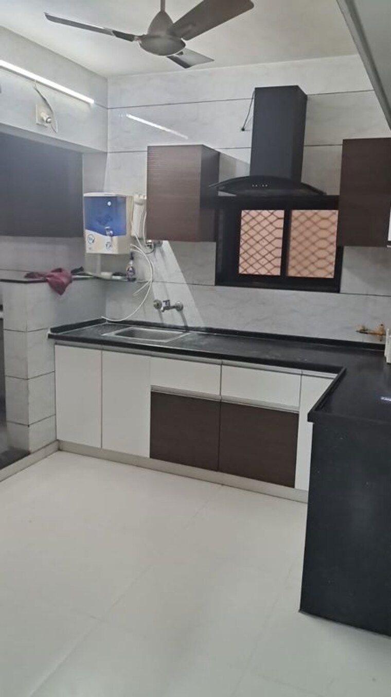 Kitchen, ellisbridge 3 Bedroom 1800 Sq.Ft. Apartment In Ellisbridge Ahmedabad 10674246