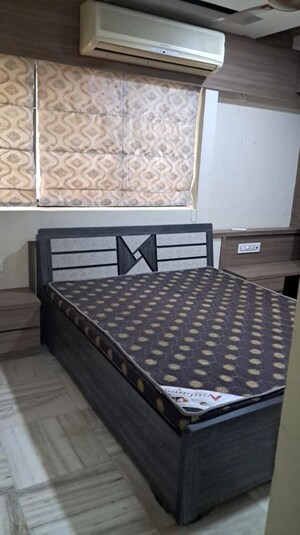 Bedroom in 3 BHK Apartment at Ellisbridge – for Rent