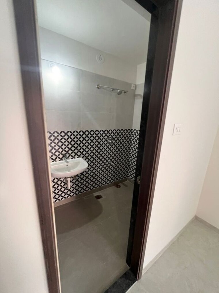 Bathroom, visoka-keystone 2 Bedroom 815 Sq.Ft. Apartment In Tathawade Pune 10674326