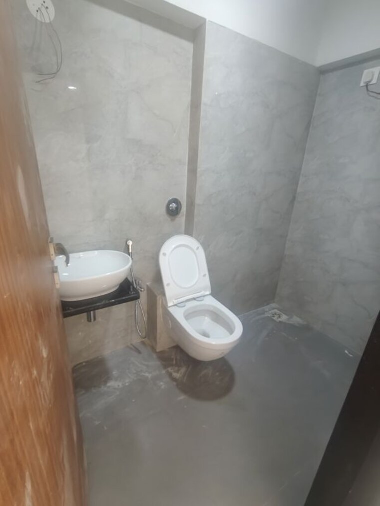 Bathroom, suryoday-chs 2 Bedroom 700 Sq.Ft. Apartment In Andheri East Mumbai 10674338
