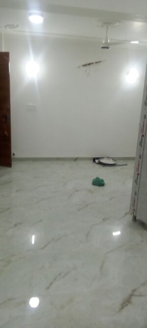 Room in 4 BHK Apartment at Parker White Lily, Sector 8 – for Sale