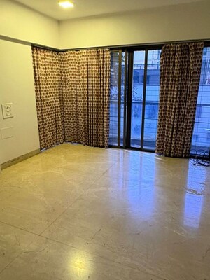 Room in 4 BHK Apartment at Aditya Mayur Residency, Khar West – for Sale