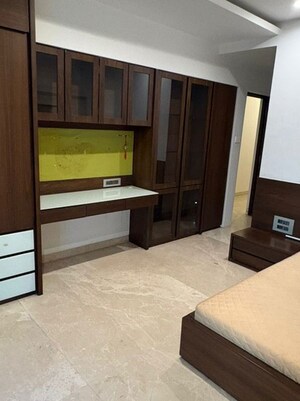Room in 4 BHK Apartment at Aditya Mayur Residency, Khar West – for Sale