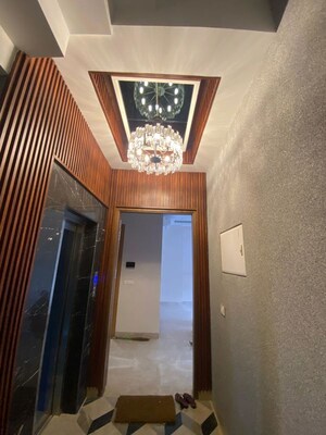 4 BHK Builder Floor – Entrance View at Green Park - for Rent