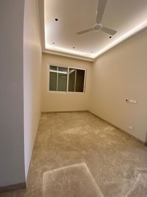 Room in 4 BHK Builder Floor at Green Park – for Rent