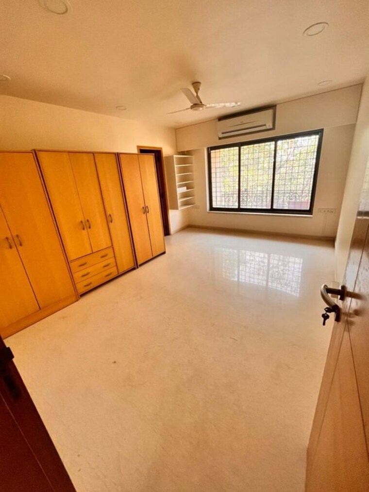 Room, khar west 4 Bedroom 3700 Sq.Ft. Apartment In Khar West Mumbai 10674447