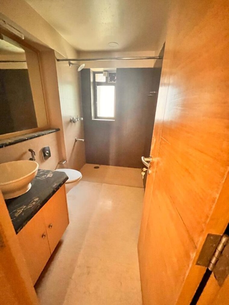 Attached Bathroom, khar west 4 Bedroom 3700 Sq.Ft. Apartment In Khar West Mumbai 10674447