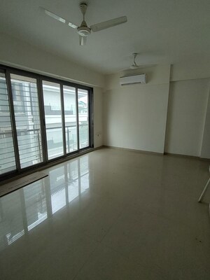 Room in 2 BHK Apartment at Kaniya Kutir, Khar West – for Sale