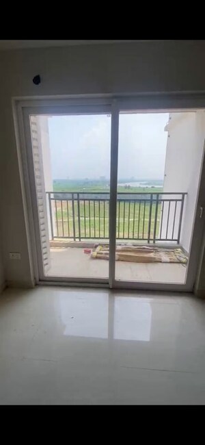 Room in 2 BHK Apartment at Eldeco Live By The Greens, Sector 150 – for Rent