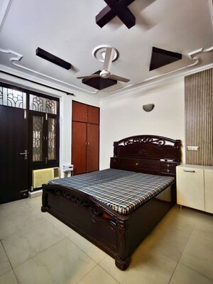 Bedroom in 4 BHK Builder Floor at Sector 52 – for Rent