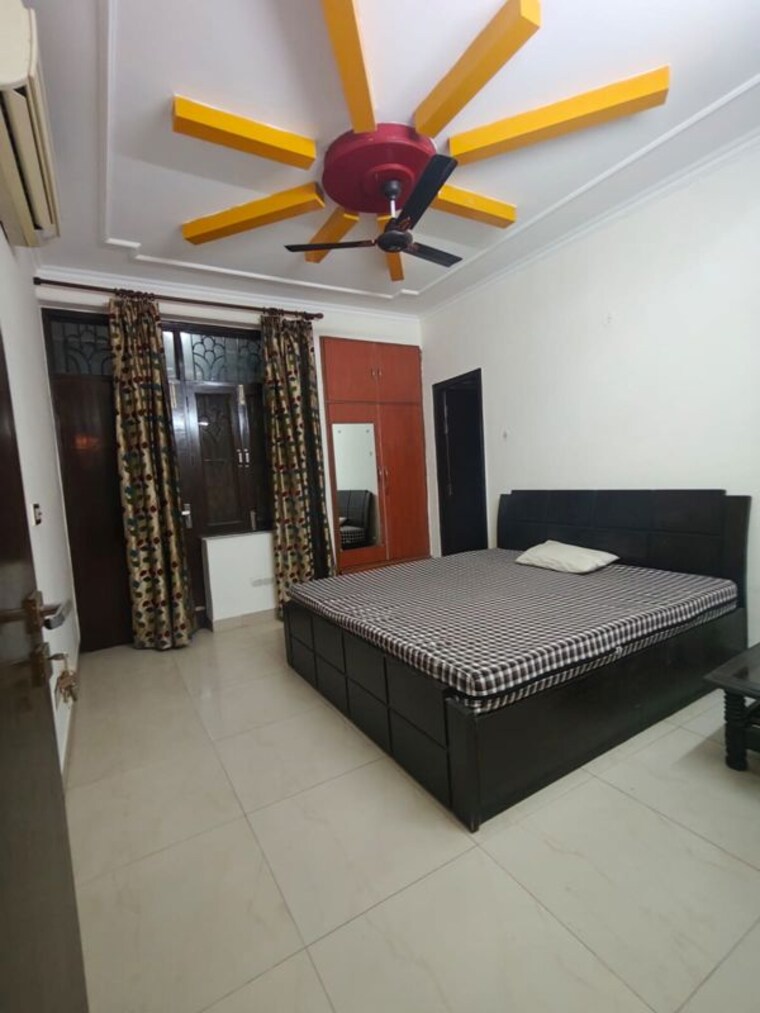 Bedroom, sector 52 4 Bedroom 3000 Sq.Ft. Builder Floor In Sector 52 Gurgaon 10674491