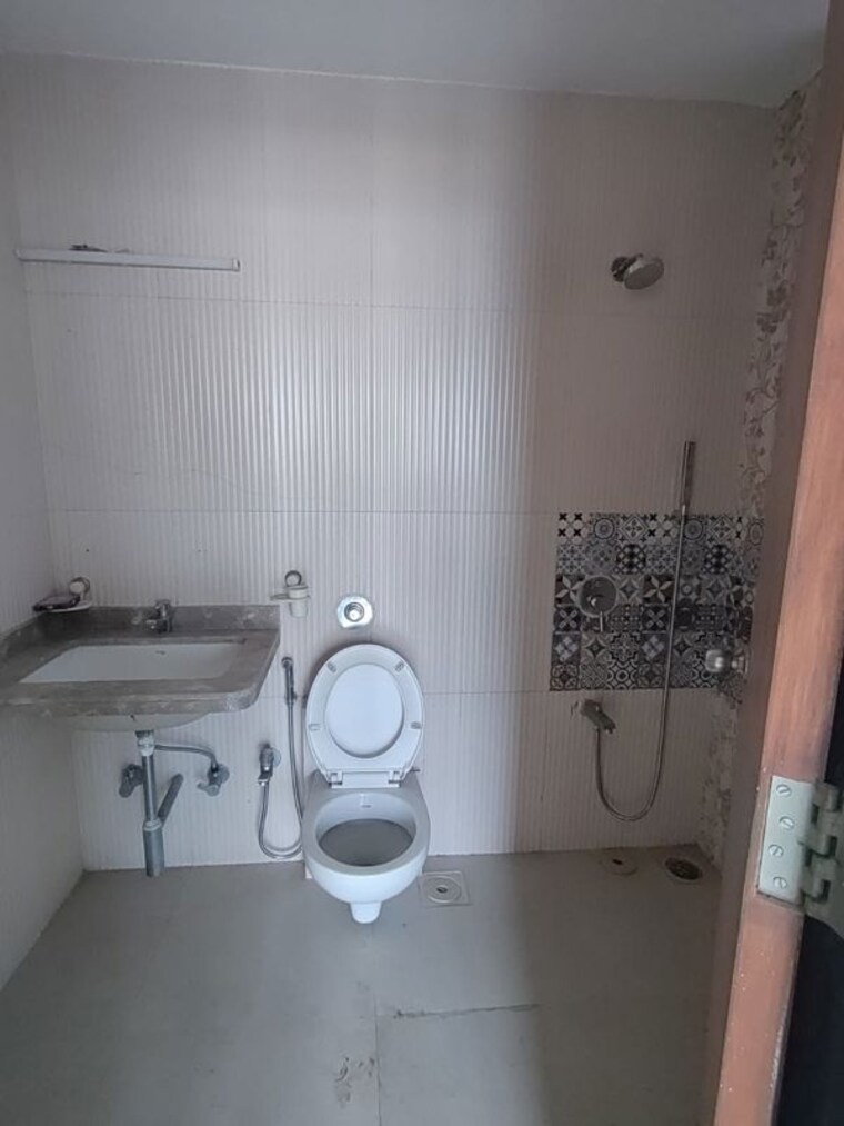 Bathroom, kaniya-kutir 2 Bedroom 700 Sq.Ft. Apartment In Khar West Mumbai 10674517