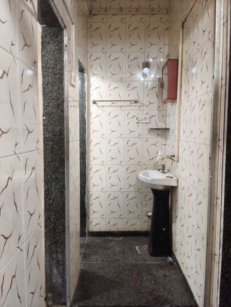 Bathroom, sai-tower-hanuman-nagar 1 RK 300 Sq.Ft. Apartment In Hanuman Nagar Thane 10674520