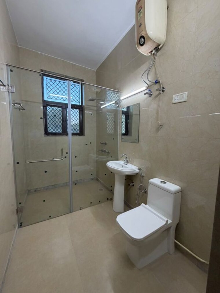 Bathroom, sector 15 2 Bedroom 1400 Sq.Ft. Builder Floor In Sector 15 Gurgaon 10674541