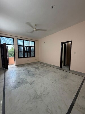 Room in 2 BHK Builder Floor at Sector 15 – for Rent