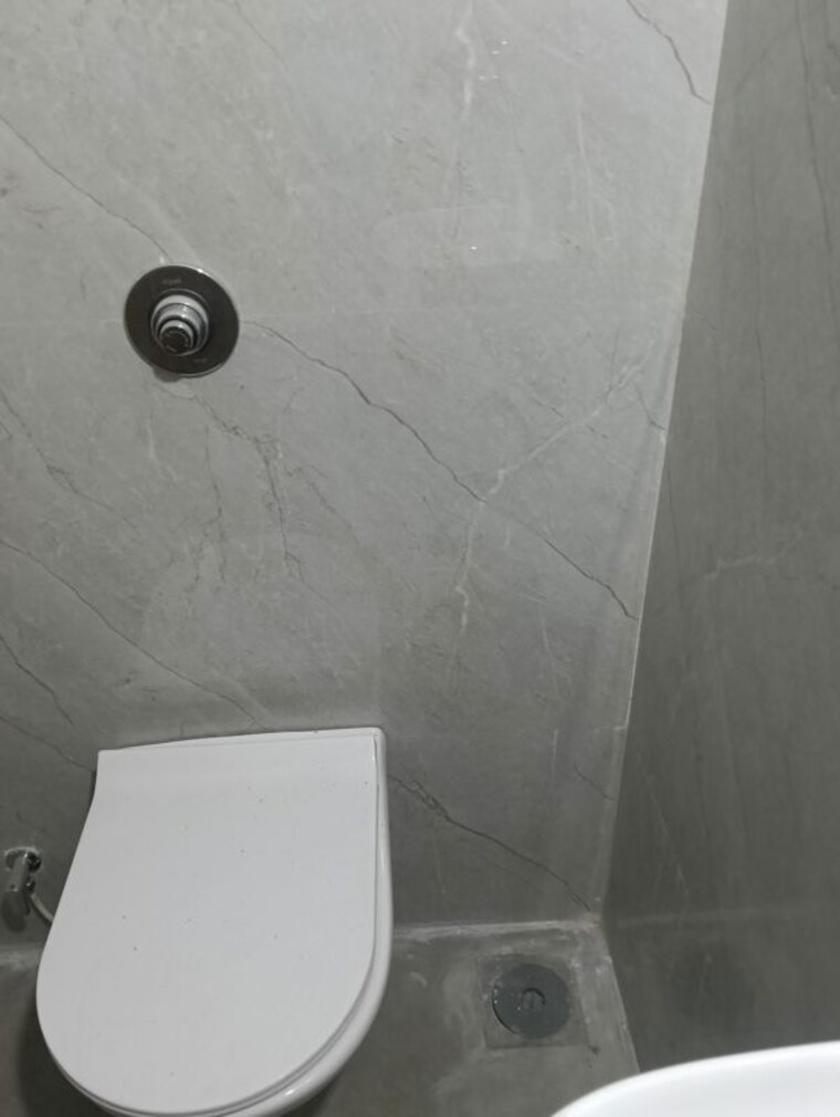 Bathroom, chandak-34-park-estate-d-wing 3 Bedroom 820 Sq.Ft. Apartment In Goregaon West Mumbai 10674553