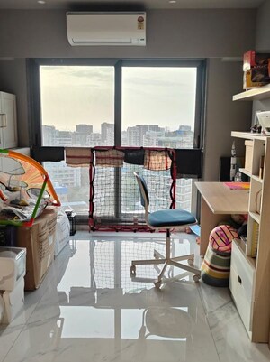 Team Area in 4 BHK Apartment at Ekta Trinity, Santacruz West – for Rent