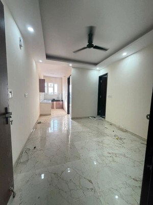 Room in 2 BHK Apartment at Palm Residency Chhatarpur, Chattarpur – for Rent