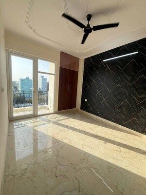 Room in 2 BHK Apartment at Palm Residency Chhatarpur, Chattarpur – for Rent
