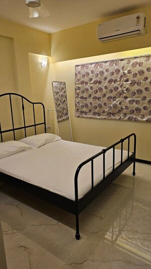 Bedroom in 3 BHK Apartment at Sahana Enclave Bandra, Bandra West – for Rent