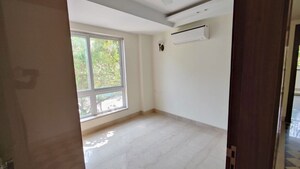 Room in 3 BHK Builder Floor at Navjeevan Vihar – for Rent