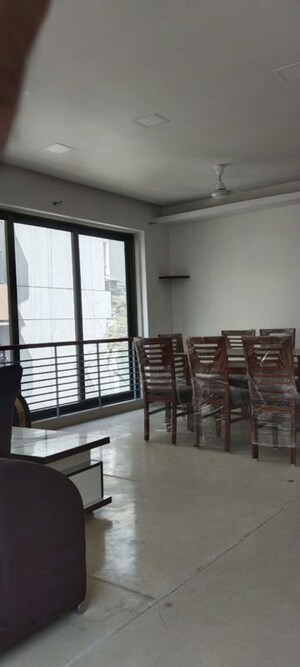 Room in 3 BHK Apartment at Dev Ashish, Khar West – for Rent