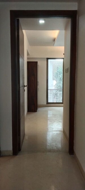 Room in 3 BHK Apartment at Dev Ashish, Khar West – for Rent